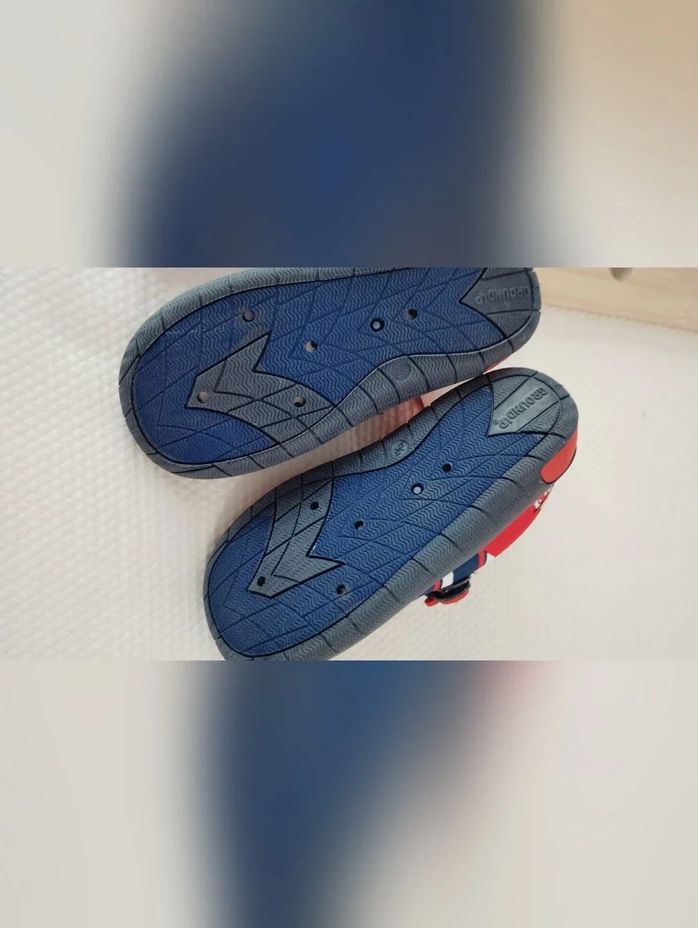 BOYS SIZE 11/12 DISNEY JUNIOR MICKEY MOUSE WATER SHOES